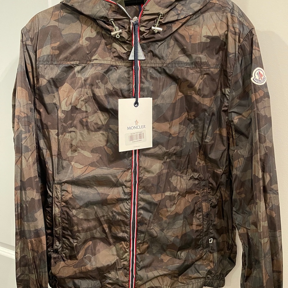 AUTHENTIC BRAND NEW MENS MONCLER RAIN JACKET